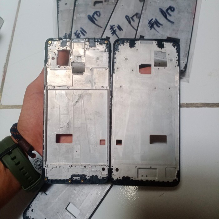 Frame tulang tengah tatakan lcd oppo F11 pro /CROWN