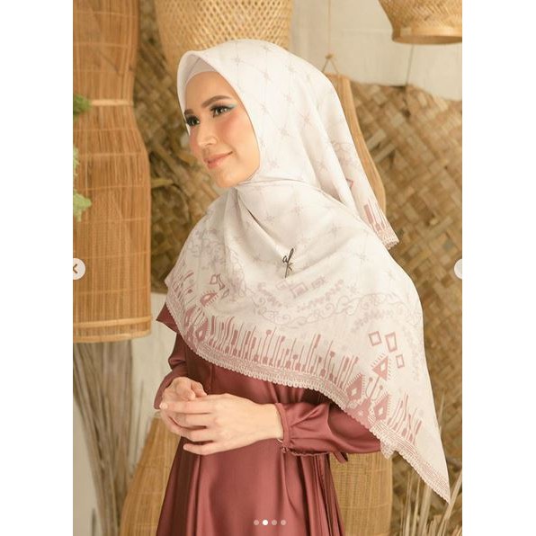 Sasak Scarf White Velvet by wearing klamby