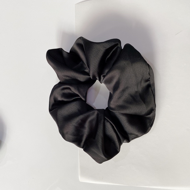 SATIN KOREAN BIG SCRUNCHY / IKAT RAMBUT KOREA BESAR / SCRUNCHIES / JUMBO / CEPOLAN HIJAB SUPER BESAR-Black