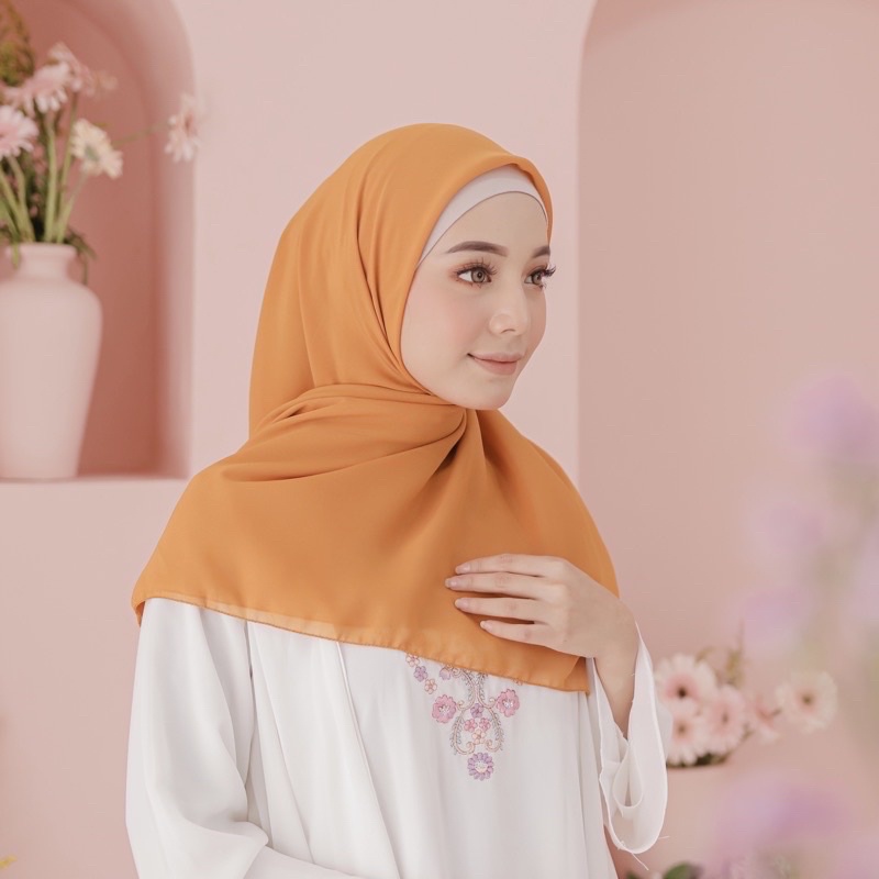 40+ Warna Hijab Segi Empat Bella Square Premium Original Jilbab Bella Square Polos Pollycotton-Mustard