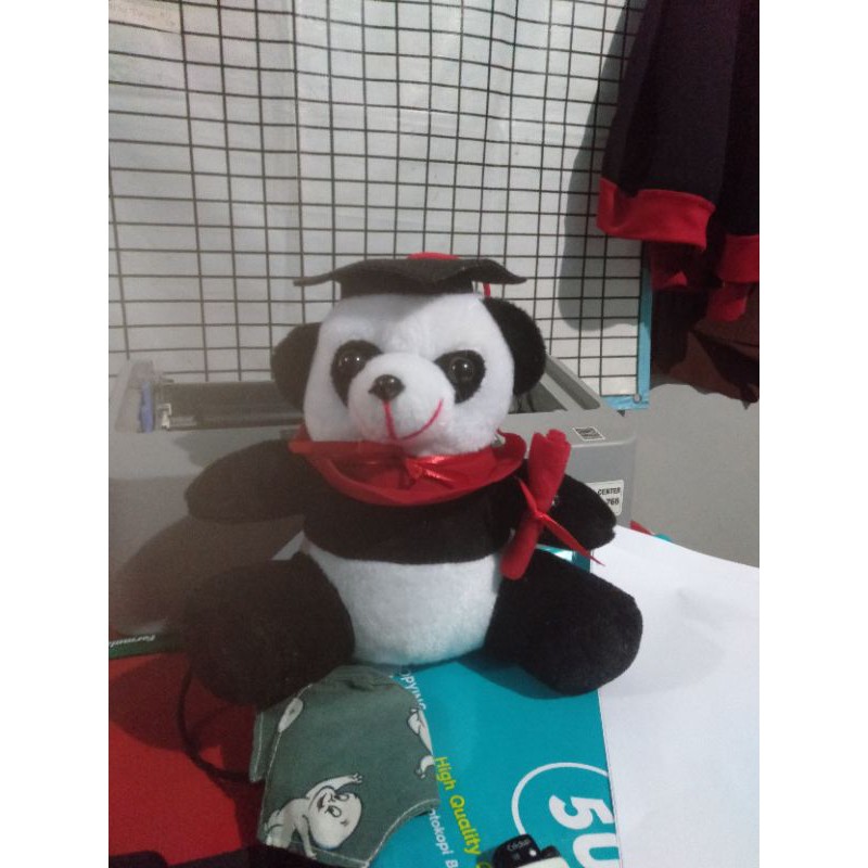 boneka wisuda