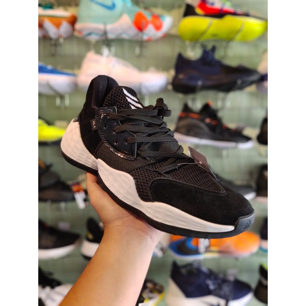 harden 4 black white