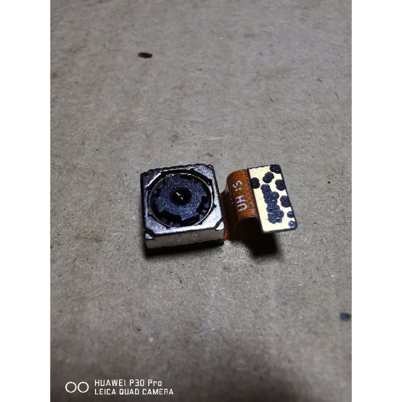 kamera belakang lava r1