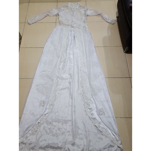 Kebaya Akad Nikah Putih ekor panjang