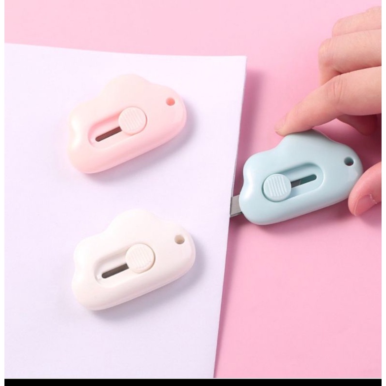 

Cutter Mini Bentuk Awan Pisau Pemotong Mini Lucu Cutter Kertas Ukuran Mini Cutter Bentuk Karakter Awan Warna Pastel untuk Unboxing