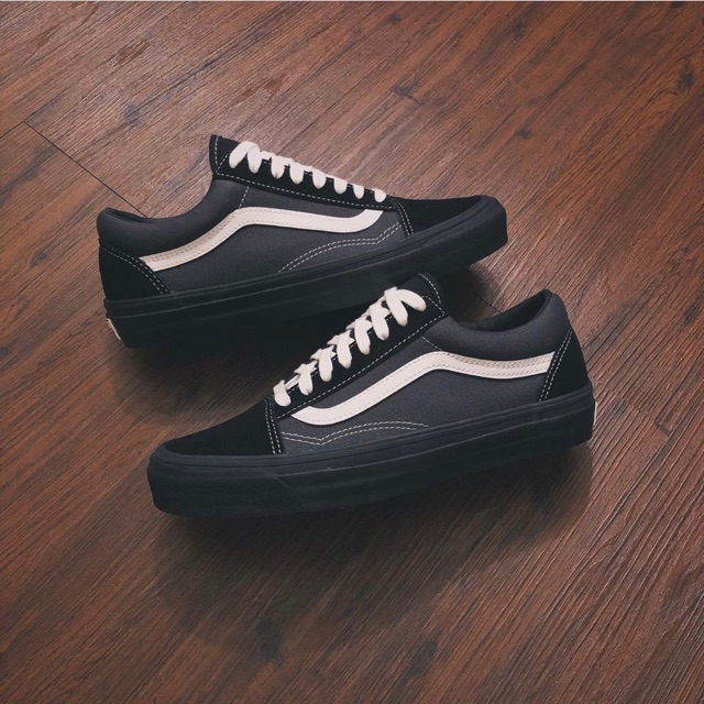 vans vault all black