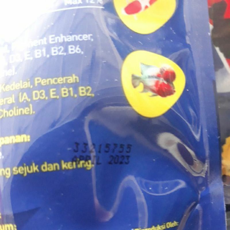 Takari fish food , berat 100 gr size 1mm. selalu baru expirednya&amp; lama.pakan/makanan ikan