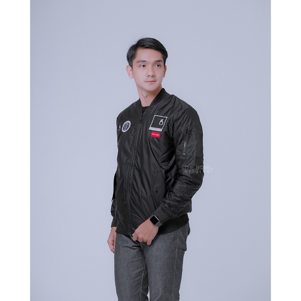 JAKET BOMBER PRIA HITAM