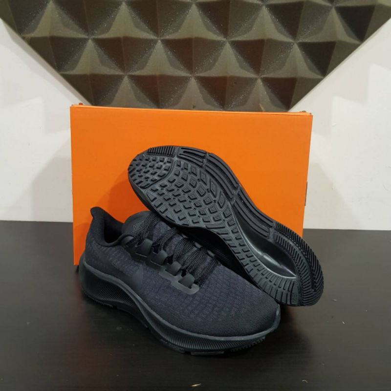 Nike Zoom Pegasus 37 Triple Black Sneaker Olahraga Sepatu Pria