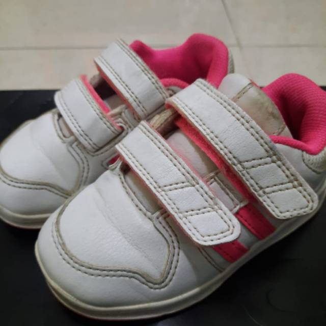Sepatu anak perempuan Adidas PL