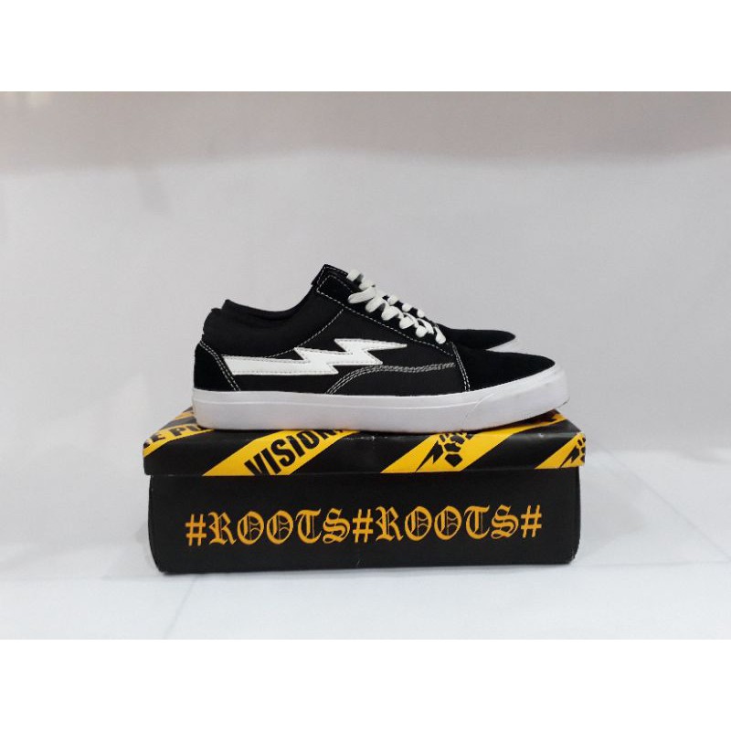 Word Division Classic Black White