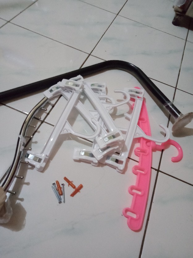Hanger Baju Lubang 8