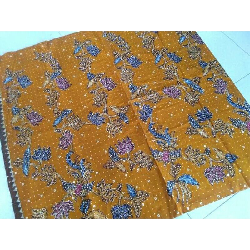 Kain panjang sarinah dan kain sarung sarinah