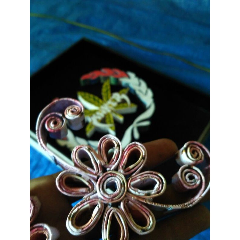 Hiasan sudut mahar nikah quilling,bahan dari uang mainan/1pcs