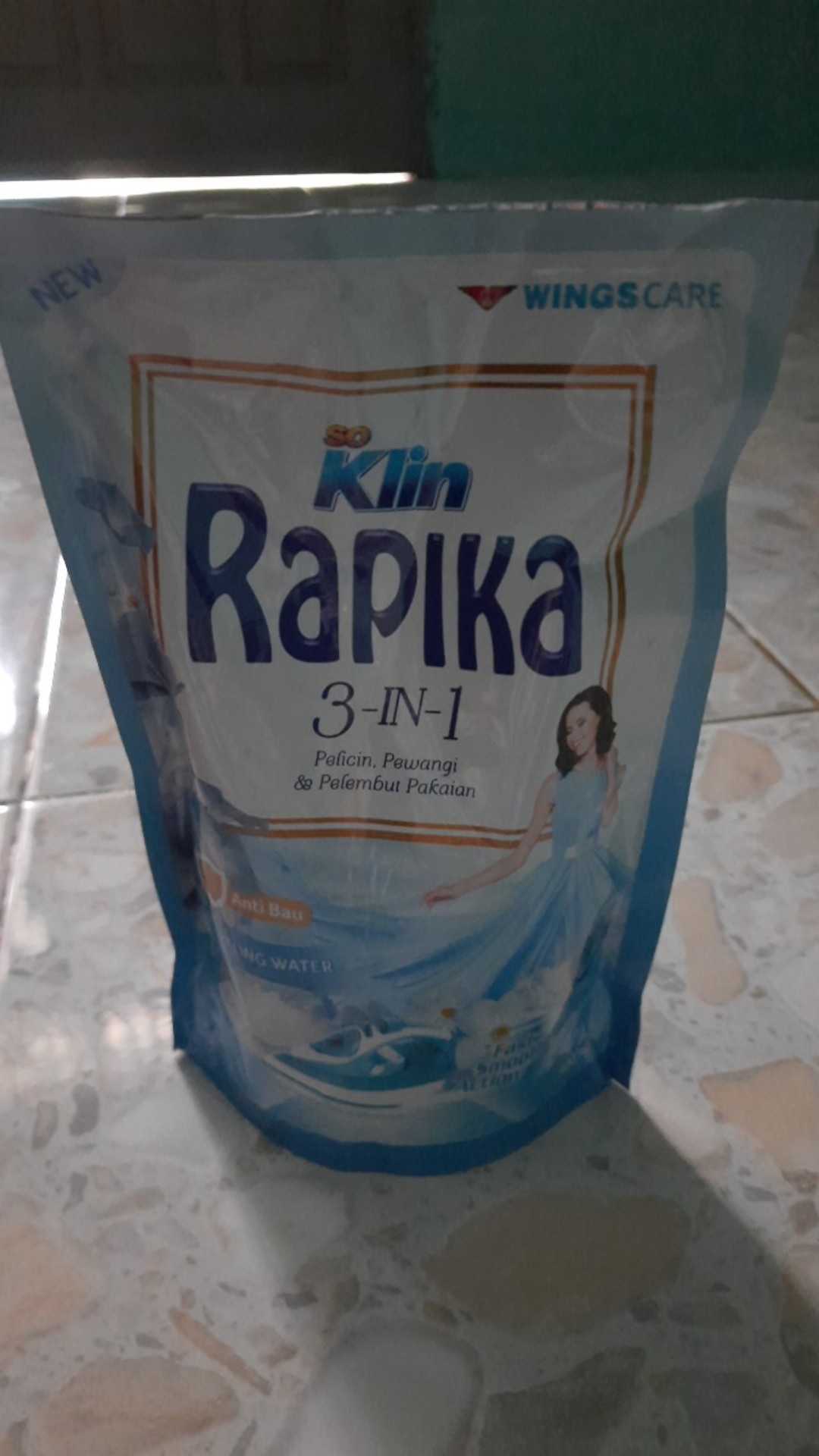 Rapika 3 In1 Pelembut Pakaian 400ml Wangi Refill (no.202)
