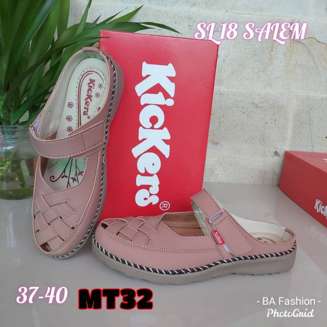 Sepatu kickers wanita