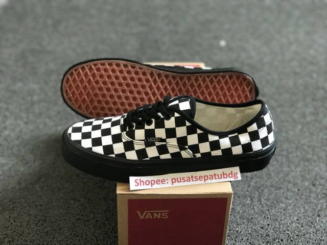 VANS AUTHENTIC CHECKERBOARD BLACK WHITE WAFFLE DT