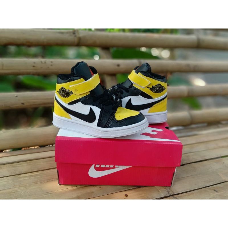 sepatu jordan air anak redy wrna merah dan kuning