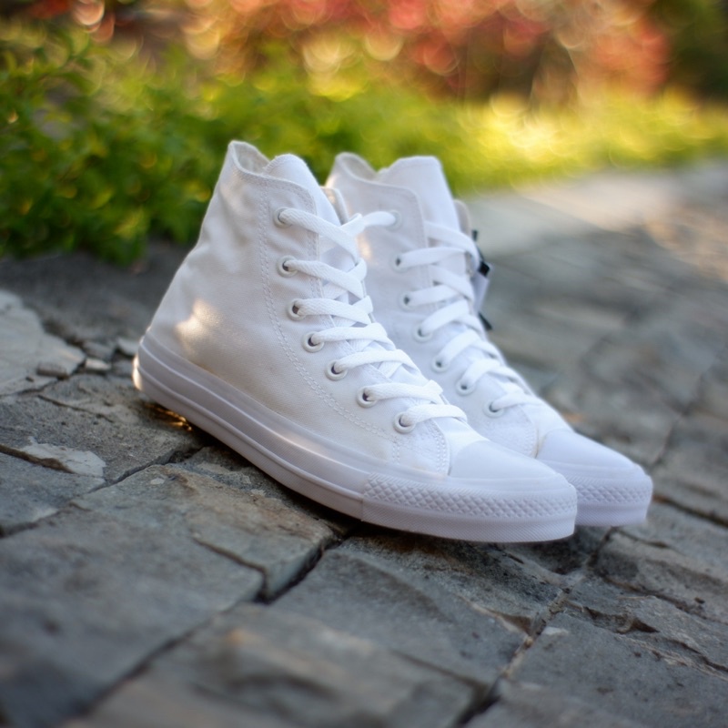 white full converse