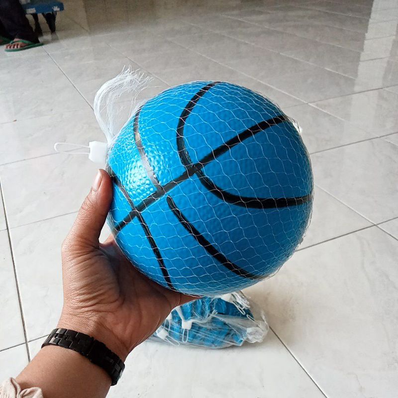 Bola Karet Basket Warna Ukuran sedang Tanggung