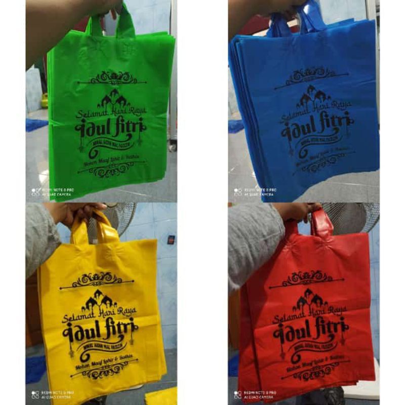 

TAS LEBARAN PLASTIK ukuran 30x40 isi 10 pcs