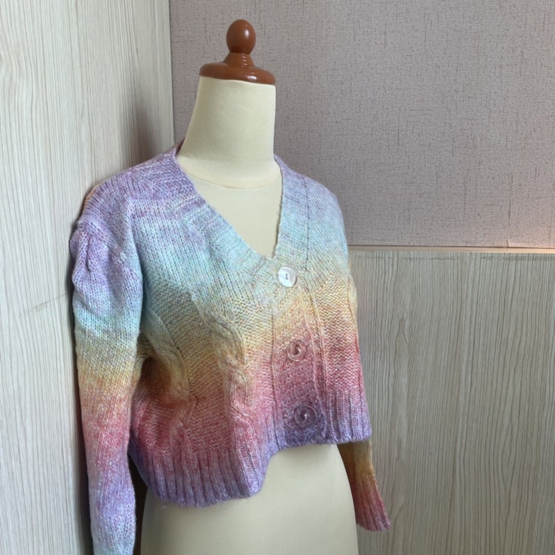 jisoo rainbow cardigan