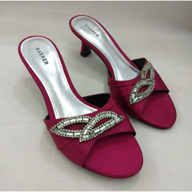 Sandal kebaya marun hak pendek
