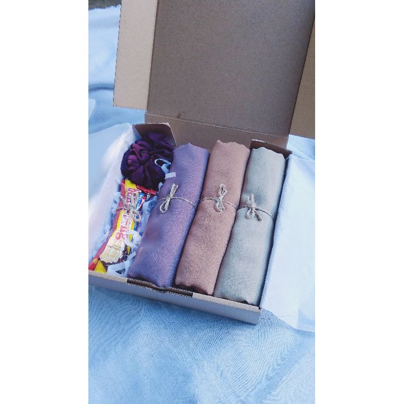 

Gift box / hampers hijab / gift package