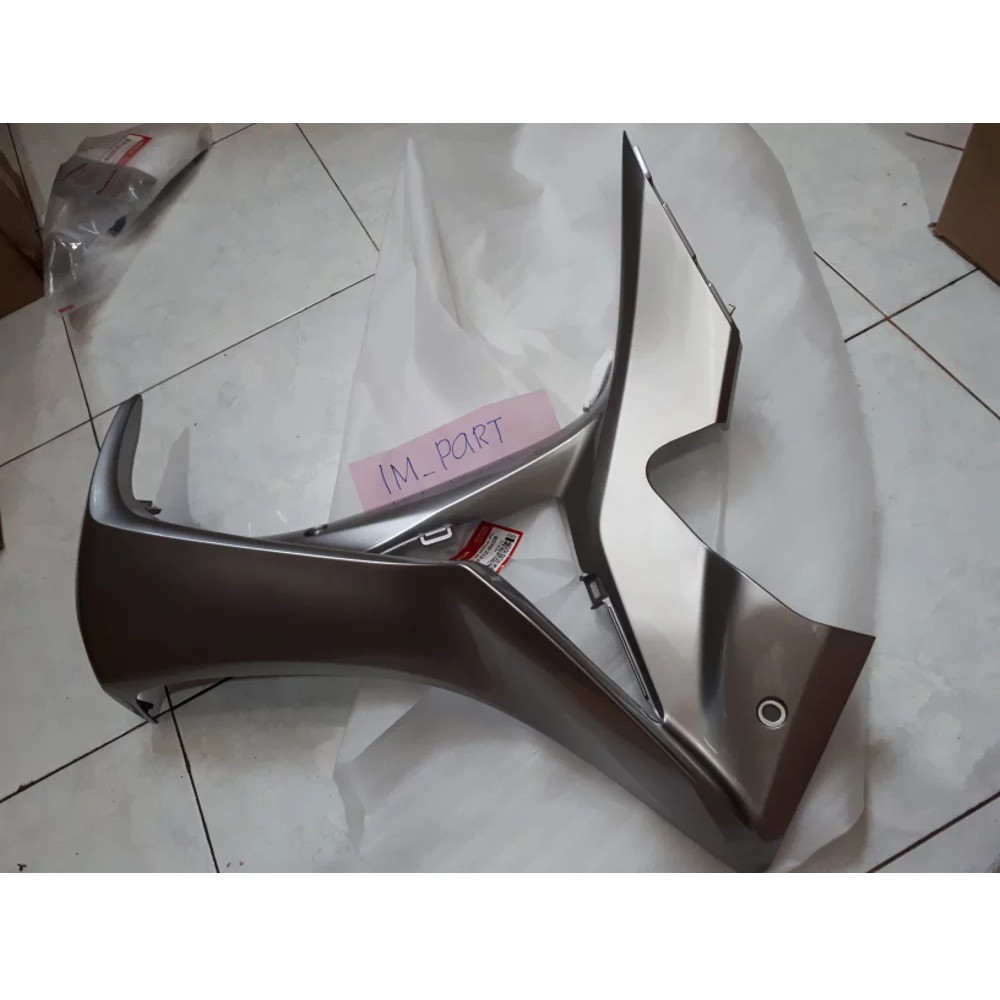 64450-KYZ-900ZB Cover Tebeng Sayap Kiri Supra X 125 Helm In Silver Muda JKT