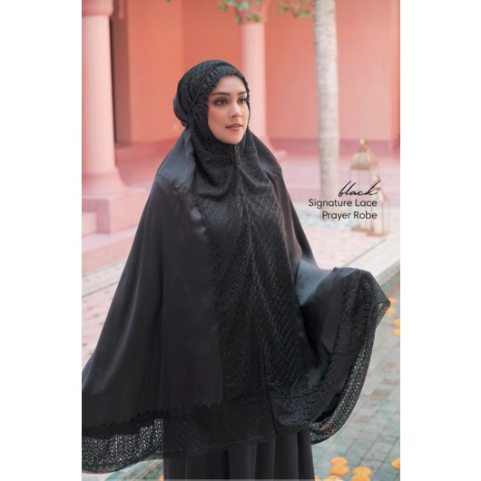 SIGNATURE LACE PRAYER ROBE BUTTONSCRAVES