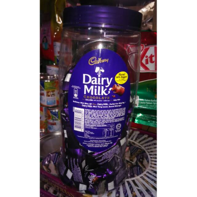 

CADBOURY DAIRY MILK JAR +/-1kg baca caption yah!