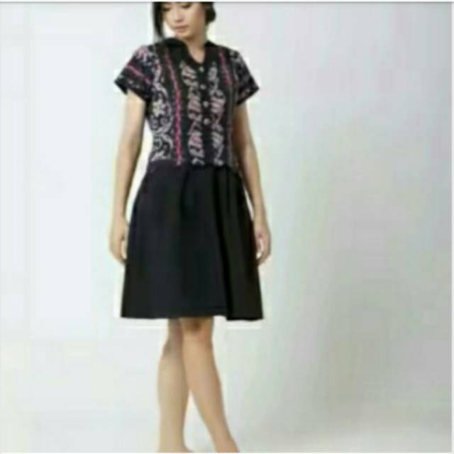 Dress tenun hitam putih elegan