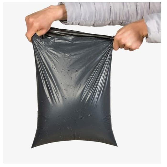 Amplop Packing Plastik Polymailer Kantong Bungkus Plastik Online 17x30 ISI 100 Hitam   - D2