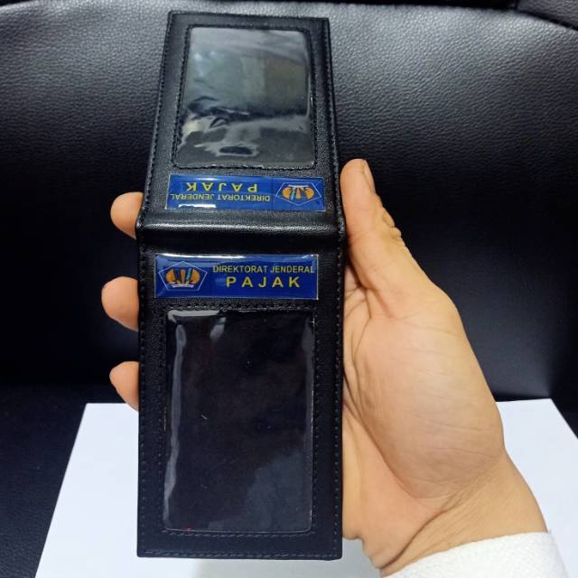 

Name Tag Id Card Tempat Kartu Saku DITJEN PAJAK Hitam Dof 2 sisi Magnet