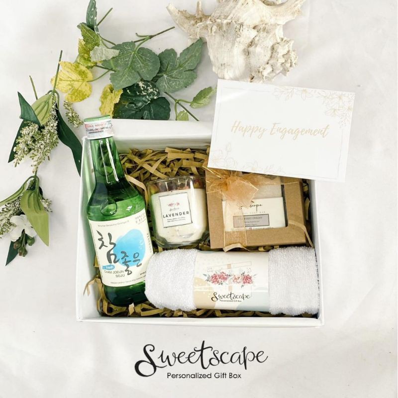 

Gift Box Package 110-Paket Hemat Hampers 110- Happy Engagement