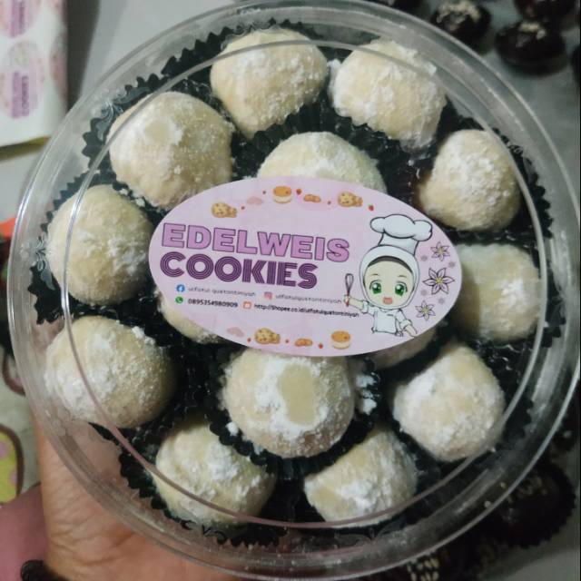 

Kue putri salju