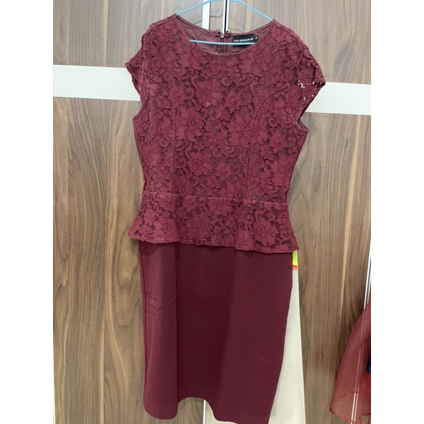 dress executive merah