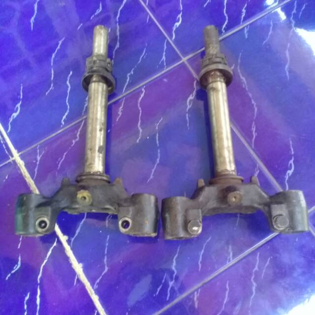 SEGITIGA T SHOK DEPAN ORIGINAL YAMAHA F1ZR FORCE1 VEGA R JUPITER Z