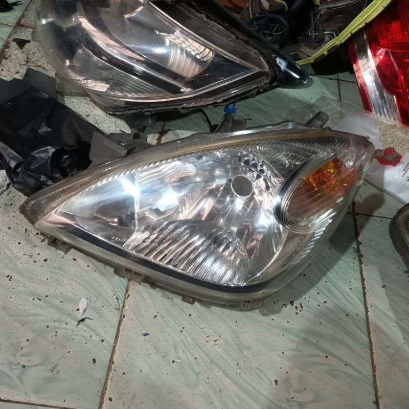 headlamp avanza 2004-2005-2006-2007-2008