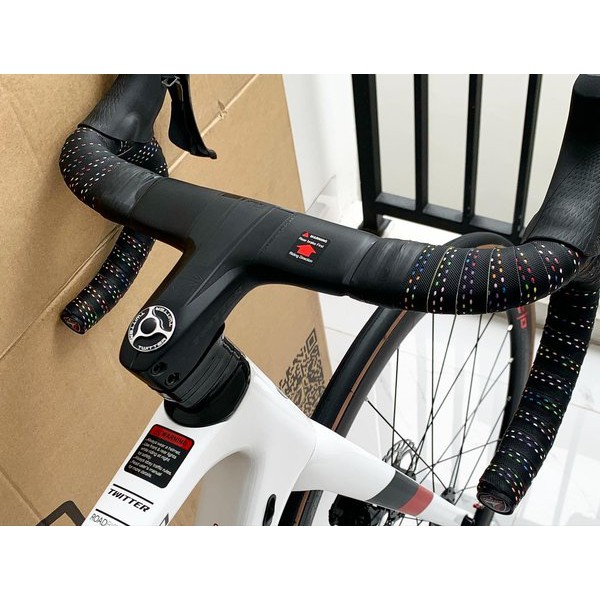 Roadbike Twitter stealth pro carbon groupset 105 disc brake