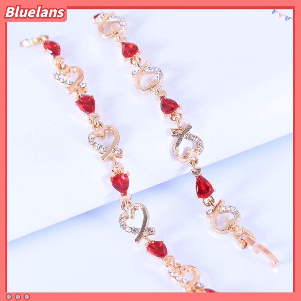 Gelang Rantai Desain Hati Hollow Aksen Berlian Imitasi Warna Merah Bahan Alloy Untuk Wanita