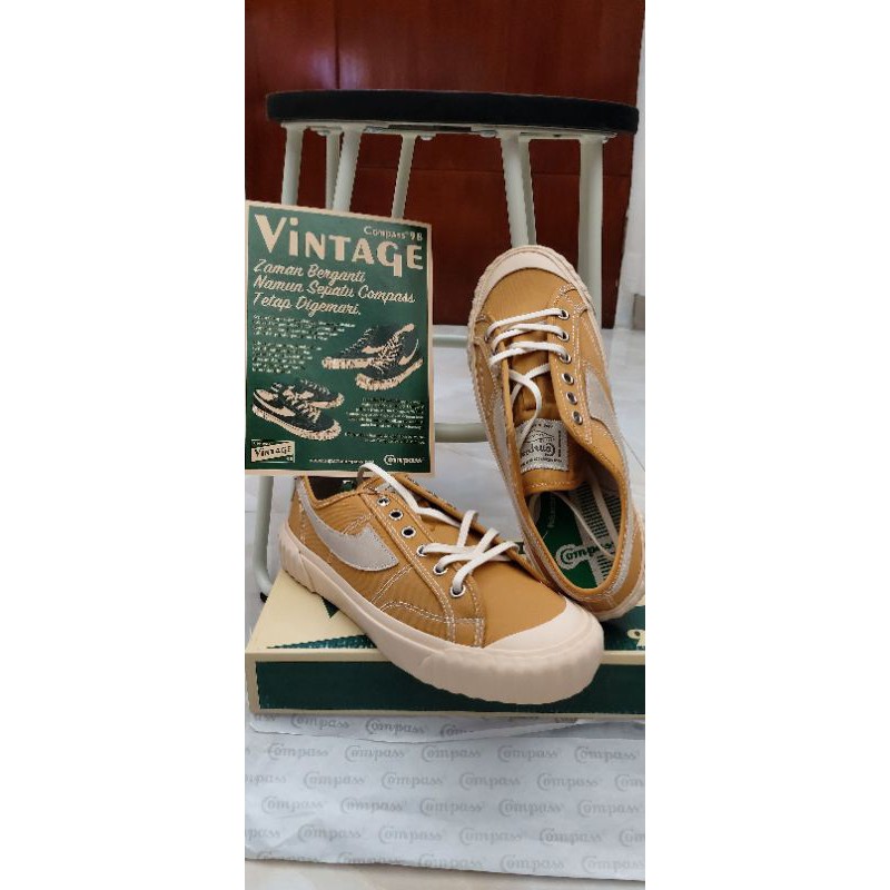 Compass low mustard vintage