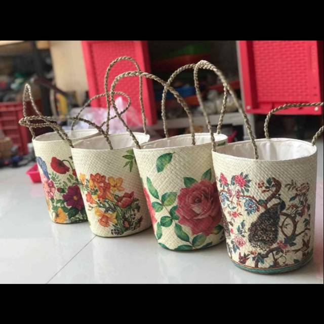 Tas pandan parcel decoupage (di kirim random sesuai stock)