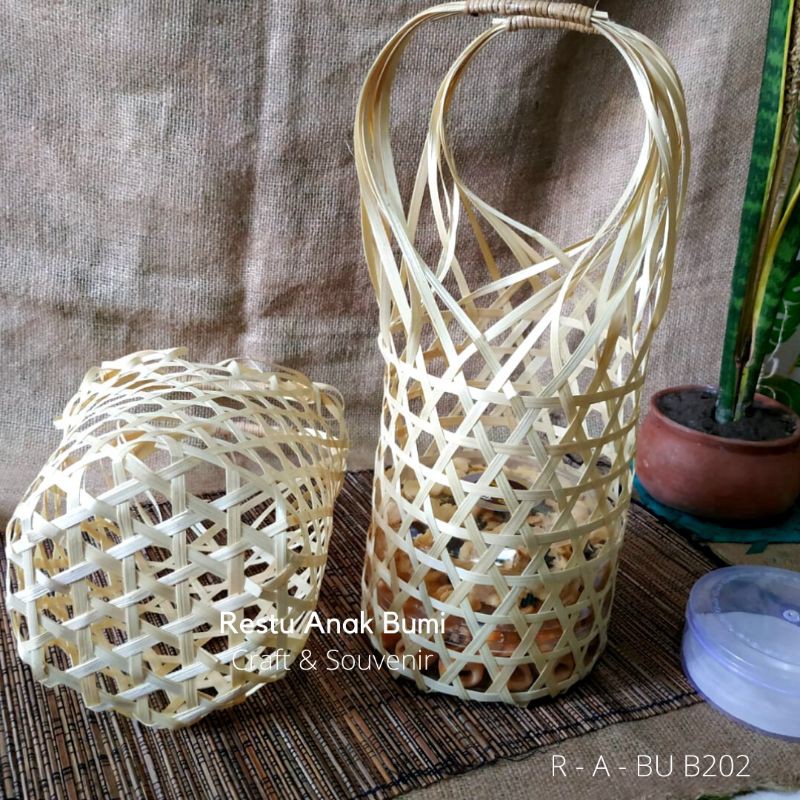 

(B202) Parcel Bambu Cangking Tinggi 15cm|Wadah Hampers|Tempat Hadiah|Krongso Buah|Snack|Unik | wadah Kue | Kue Kering | Jar Kue | Anyaman Bambu