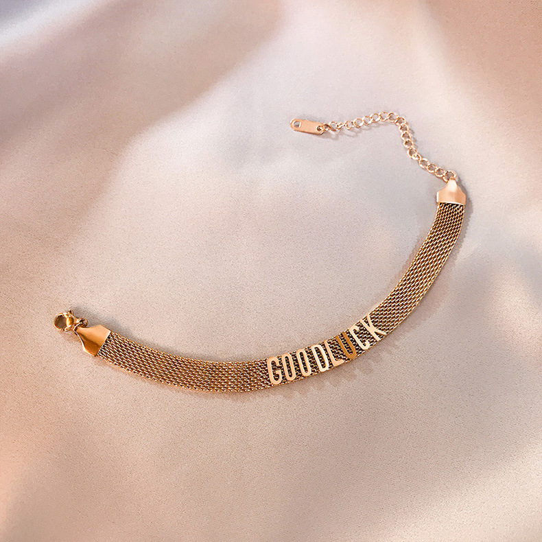 Gelang Tangan titanium steel Emas 18K Keberuntungan Dengan Wajah Kata GOODLUCK Untuk Wanita