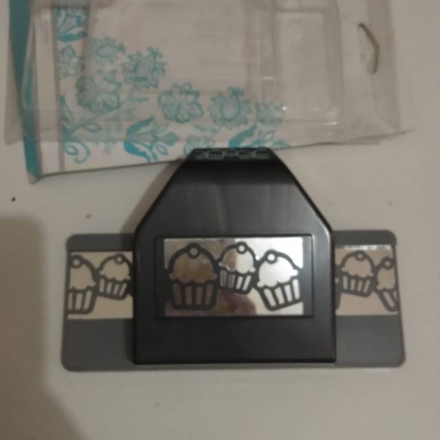 

EK SUCCESSS border punch