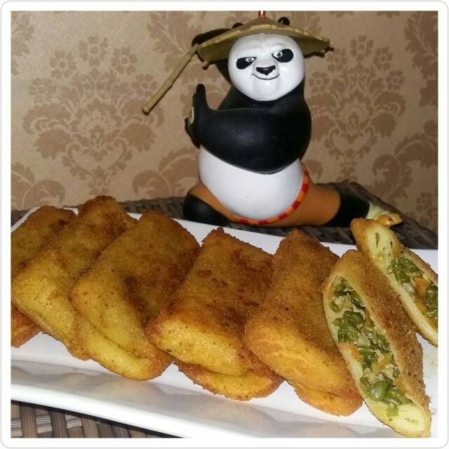 

Risoles Ayam Sayur + bumbu kacang