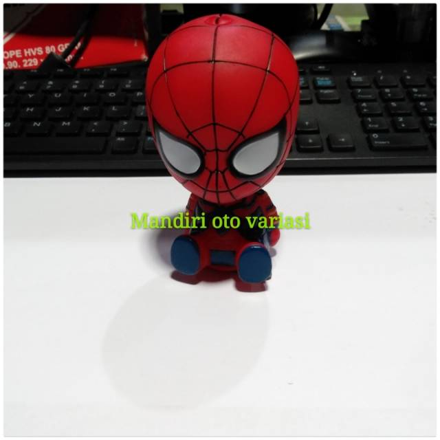 Boneka goyang pajangan dasboard mobil motif spiderman