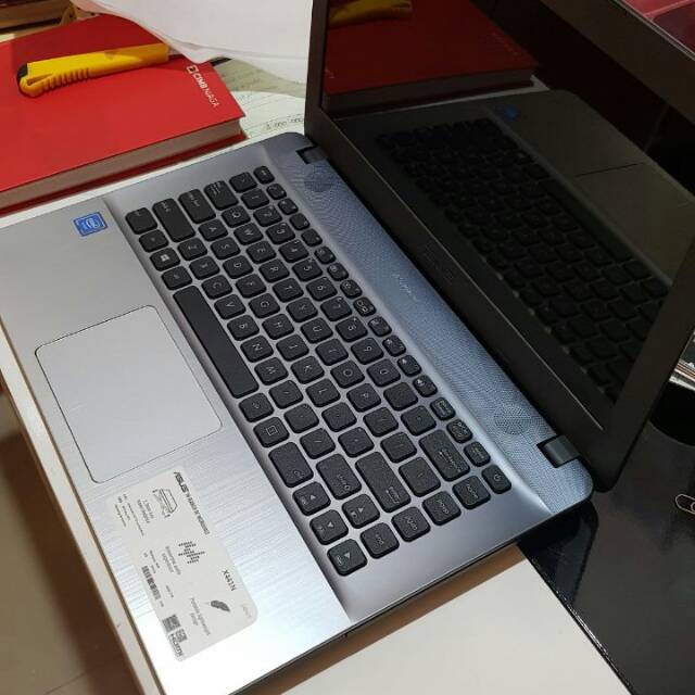Asus X441NA 1TB 4GB N3350 14inchi