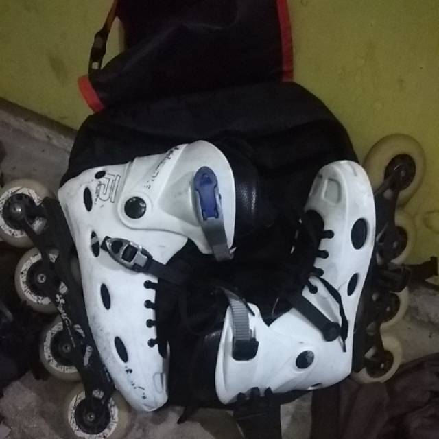 Sepatu roda bekas fresstyle